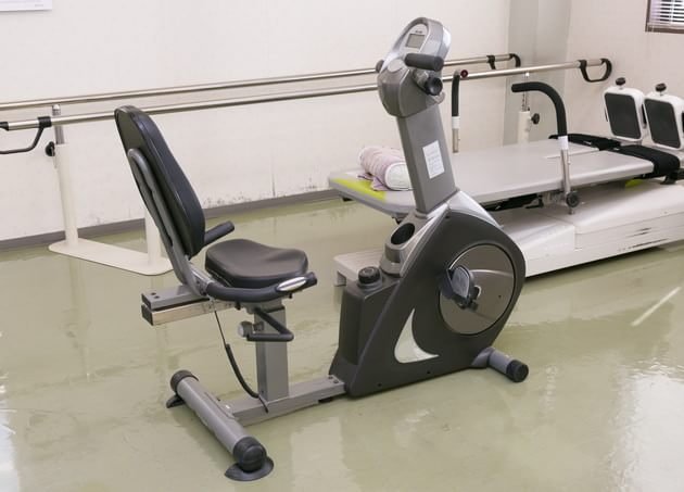 自転車型トレーニング器具